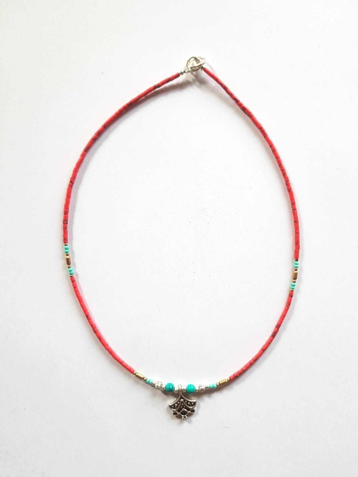Collier lien rouge