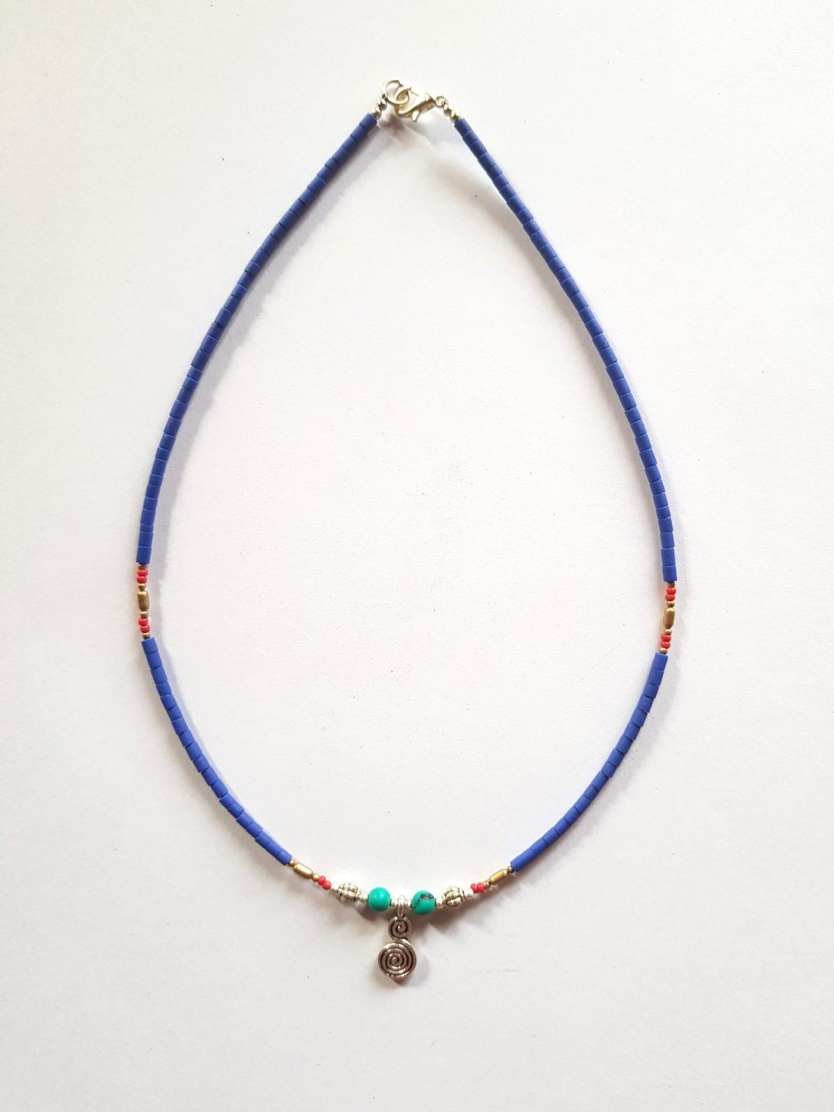 Collier lien bleu