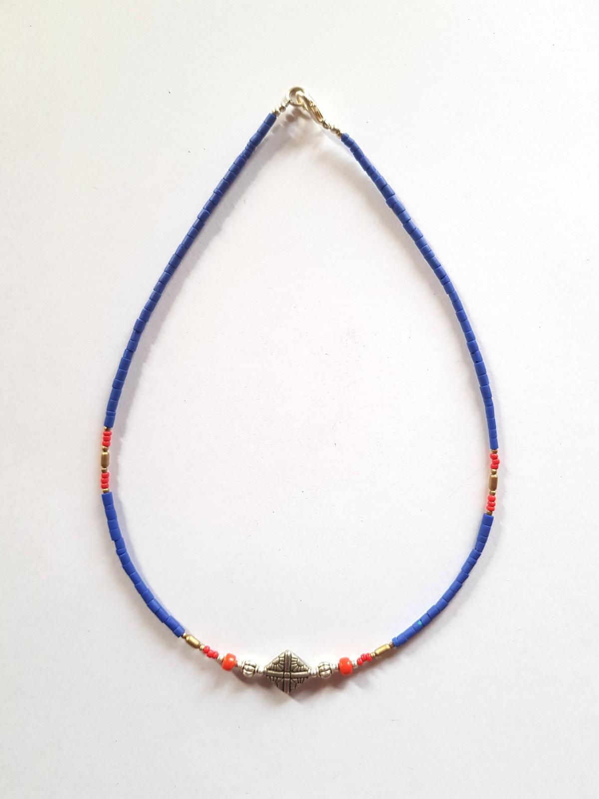 Collier lien bleu