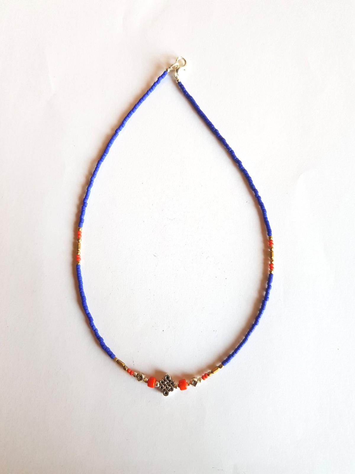 Collier lien bleu