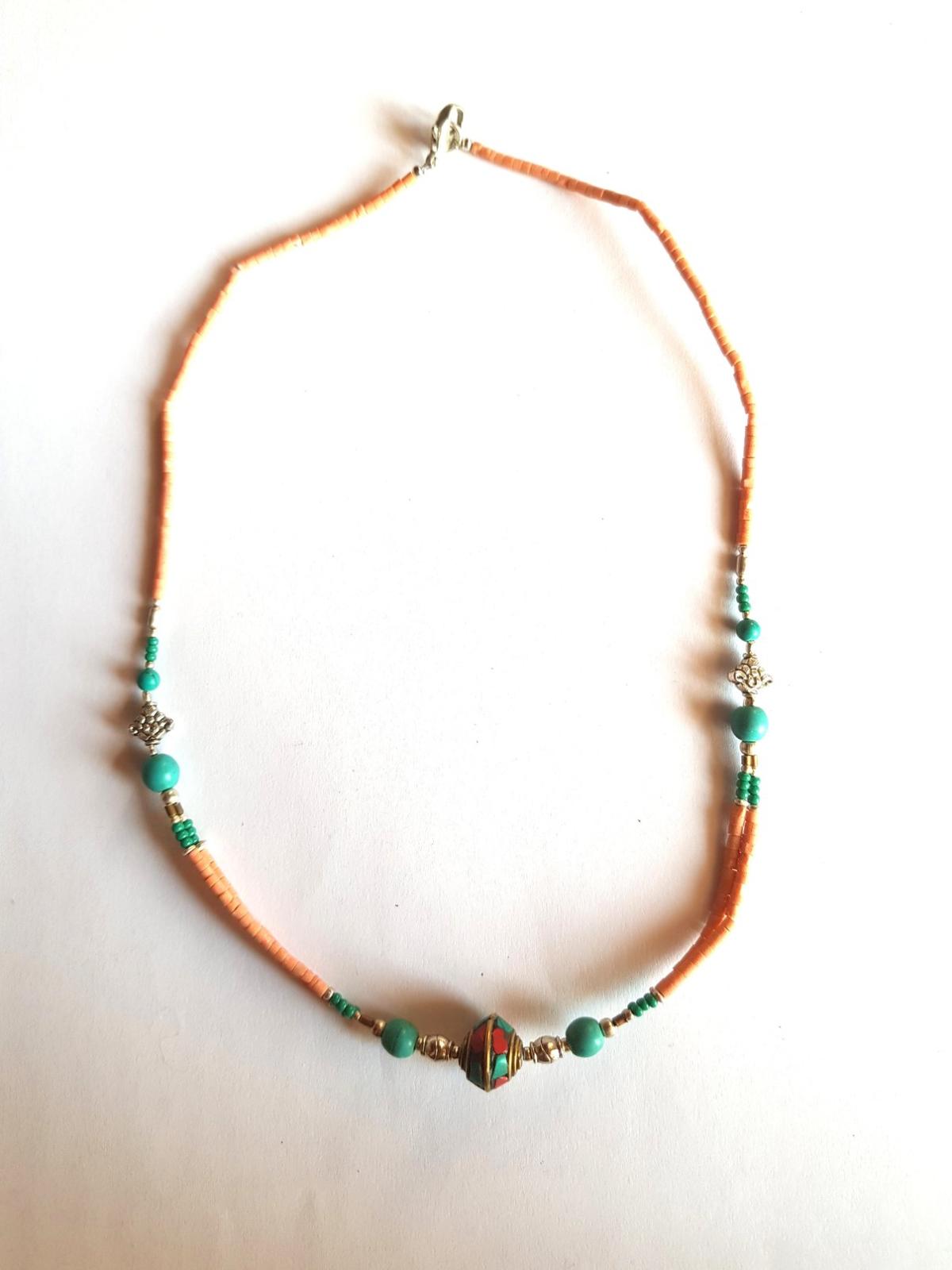Collier lien rose