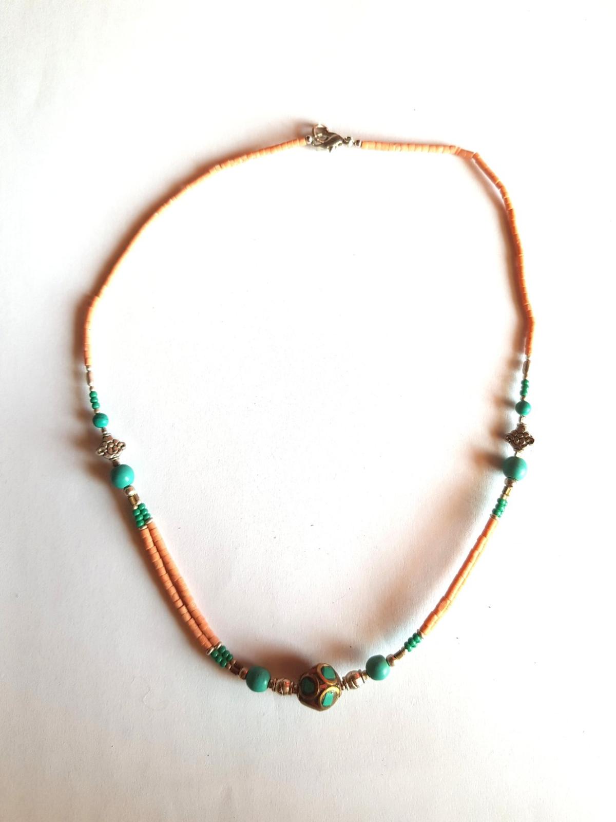 Collier lien rose