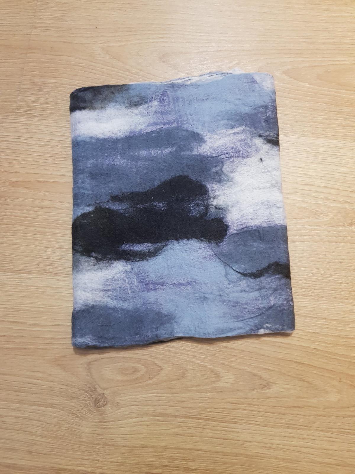 Echarpe en feutre et soie sari recyclé couleurs gris