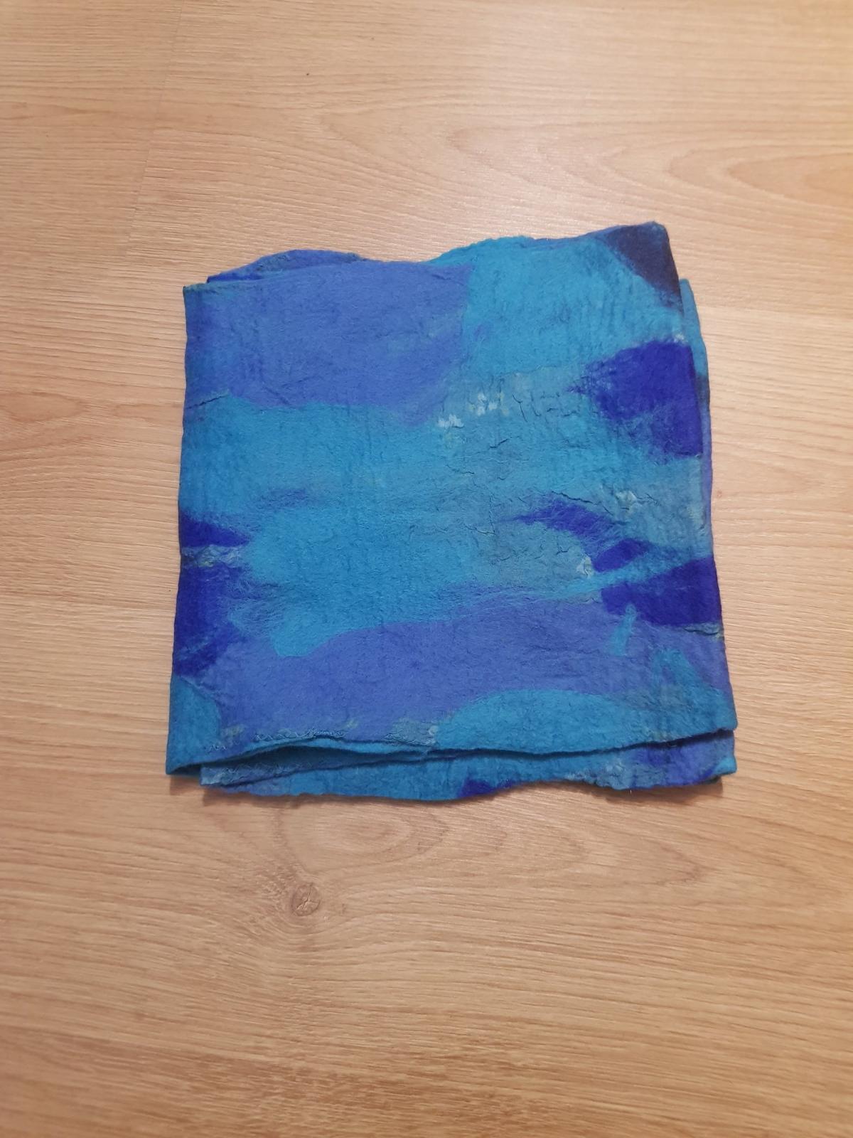 Echarpe en feutre et soie sari recyclé turquoise