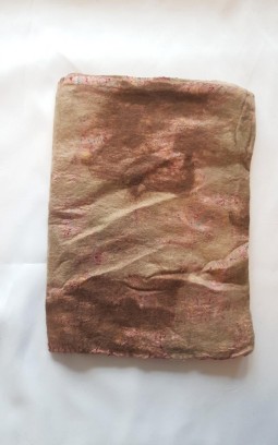 Echarpe en feutre et soie sari recyclé marron clair