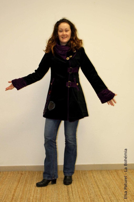Manteau élégant noir et violet