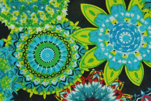 Robe bretelles bleue à motifs fleurs