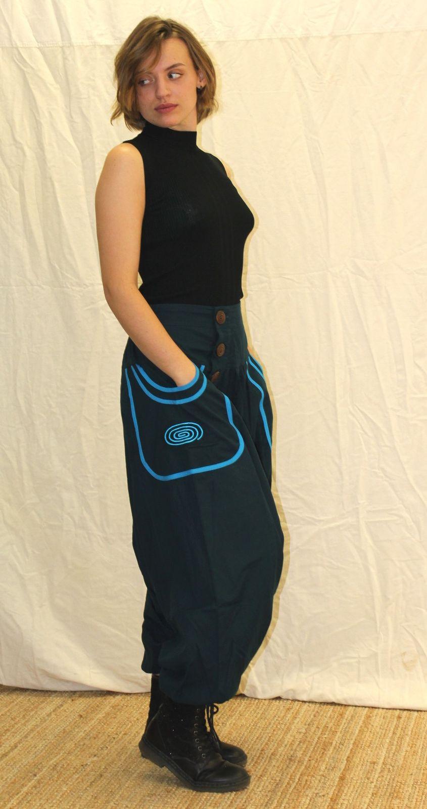 Sarouel femme bleu avec broderies et boutons